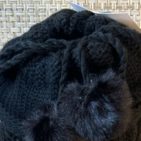 D&Y Black Ponytail Acrylic Knit Beanie Hat & Snood Vegan Faux Fur Poms Unisex - Picture 9 of 10
